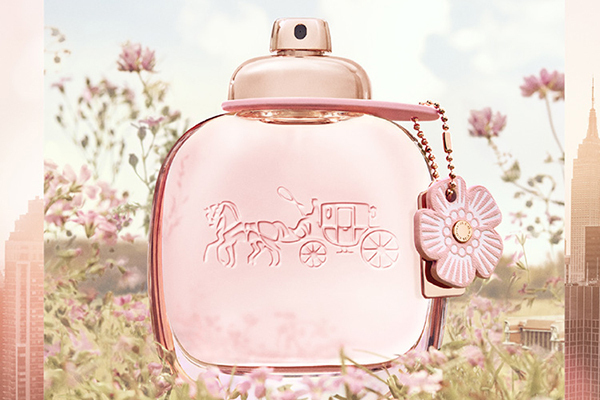 コーチの新作フレグランス「コーチ フローラル」春の草原を思わせるフローラル フルーティの香り