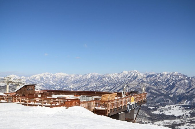 コロナ標高1,450mの雪山に出現する幻のバー、ウィンタースポーツ後はキンキンに冷えたコロナで乾杯｜写真12