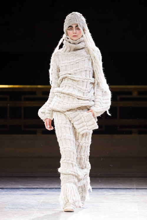 ヨウジヤマモト 2014‐15年秋冬コレクションより