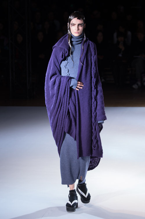 ヨウジヤマモト 2015-16年秋冬コレクションより