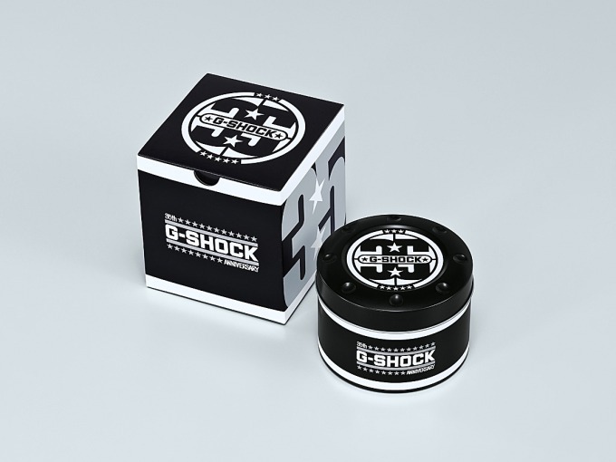 G-SHOCKの新作時計「レッドアウト」ボディ全体をマットな赤に染めた35周年特別モデル - ファッションプレス