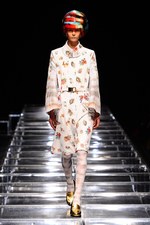 アンリアレイジ 2012-13年秋冬コレクション - 服の“かたち”に時間の概念を与えたら...｜写真1