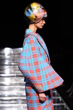 アンリアレイジ 2012-13年秋冬コレクション - 服の“かたち”に時間の概念を与えたら...｜写真4