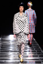 アンリアレイジ 2012-13年秋冬コレクション - 服の“かたち”に時間の概念を与えたら...｜写真5