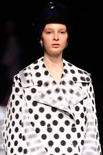 アンリアレイジ 2012-13年秋冬コレクション - 服の“かたち”に時間の概念を与えたら...｜写真6