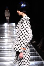 アンリアレイジ 2012-13年秋冬コレクション - 服の“かたち”に時間の概念を与えたら...｜写真7