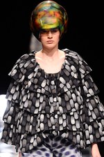 アンリアレイジ 2012-13年秋冬コレクション - 服の“かたち”に時間の概念を与えたら...｜写真12