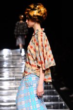 アンリアレイジ 2012-13年秋冬コレクション - 服の“かたち”に時間の概念を与えたら...｜写真16