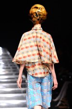 アンリアレイジ 2012-13年秋冬コレクション - 服の“かたち”に時間の概念を与えたら...｜写真17