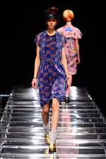 アンリアレイジ 2012-13年秋冬コレクション - 服の“かたち”に時間の概念を与えたら...｜写真25