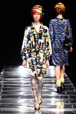 アンリアレイジ 2012-13年秋冬コレクション - 服の“かたち”に時間の概念を与えたら...｜写真30