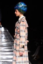 アンリアレイジ 2012-13年秋冬コレクション - 服の“かたち”に時間の概念を与えたら...｜写真38