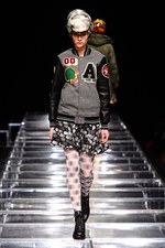 アンリアレイジ 2012-13年秋冬コレクション - 服の“かたち”に時間の概念を与えたら...｜写真42