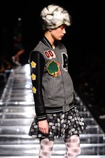 アンリアレイジ 2012-13年秋冬コレクション - 服の“かたち”に時間の概念を与えたら...｜写真43