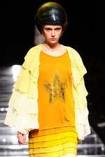 アンリアレイジ 2012-13年秋冬コレクション - 服の“かたち”に時間の概念を与えたら...｜写真54