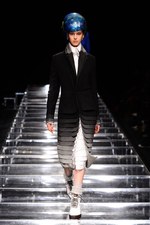 アンリアレイジ 2012-13年秋冬コレクション - 服の“かたち”に時間の概念を与えたら...｜写真57
