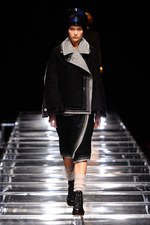 アンリアレイジ 2012-13年秋冬コレクション - 服の“かたち”に時間の概念を与えたら...｜写真60