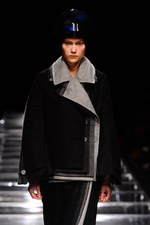 アンリアレイジ 2012-13年秋冬コレクション - 服の“かたち”に時間の概念を与えたら...｜写真61