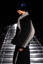 アンリアレイジ 2012-13年秋冬コレクション - 服の“かたち”に時間の概念を与えたら...｜写真62