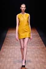 モトナリ オノ 2012-13年秋冬コレクション - レザーを用いたパワフルなコレクション｜写真1