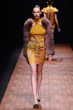 モトナリ オノ 2012-13年秋冬コレクション - レザーを用いたパワフルなコレクション｜写真3