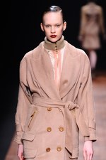 モトナリ オノ 2012-13年秋冬コレクション - レザーを用いたパワフルなコレクション｜写真14