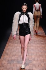 モトナリ オノ 2012-13年秋冬コレクション - レザーを用いたパワフルなコレクション｜写真24