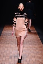 モトナリ オノ 2012-13年秋冬コレクション - レザーを用いたパワフルなコレクション｜写真27