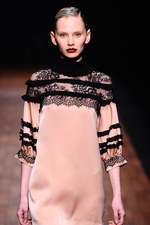 モトナリ オノ 2012-13年秋冬コレクション - レザーを用いたパワフルなコレクション｜写真28