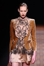 モトナリ オノ 2012-13年秋冬コレクション - レザーを用いたパワフルなコレクション｜写真34