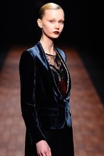 モトナリ オノ 2012-13年秋冬コレクション - レザーを用いたパワフルなコレクション｜写真36