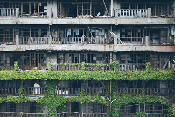 佐藤健｜写真集『THE ISLAND 軍艦島』“廃墟の王” と呼ばれる世界遺産「長崎 軍艦島」を特集