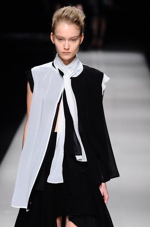 アライサラ 2012-13年秋冬コレクション - 日中の架け橋となることを目指した、東京最後のランウェイショー｜写真23