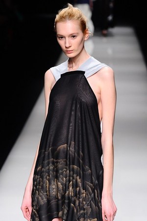 アライサラ 2012-13年秋冬コレクション - 日中の架け橋となることを目指した、東京最後のランウェイショー｜写真28