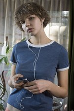 ボンジュールガールからコスメポーチ＆トートバッグ、赤リップを塗った少女たちの写真をプリント｜写真9