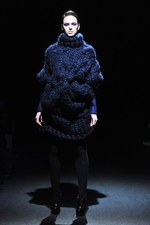 ヨハン クー(Johan Ku) 2012-13年秋冬コレクション - 青をテーマに繊細な精神の旅を表現｜写真1