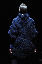 ヨハン クー(Johan Ku) 2012-13年秋冬コレクション - 青をテーマに繊細な精神の旅を表現｜写真2