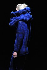 ヨハン クー(Johan Ku) 2012-13年秋冬コレクション - 青をテーマに繊細な精神の旅を表現｜写真11