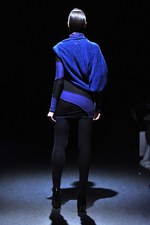 ヨハン クー(Johan Ku) 2012-13年秋冬コレクション - 青をテーマに繊細な精神の旅を表現｜写真22