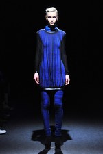 ヨハン クー(Johan Ku) 2012-13年秋冬コレクション - 青をテーマに繊細な精神の旅を表現｜写真23