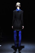 ヨハン クー(Johan Ku) 2012-13年秋冬コレクション - 青をテーマに繊細な精神の旅を表現｜写真24