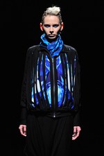 ヨハン クー(Johan Ku) 2012-13年秋冬コレクション - 青をテーマに繊細な精神の旅を表現｜写真27