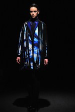 ヨハン クー(Johan Ku) 2012-13年秋冬コレクション - 青をテーマに繊細な精神の旅を表現｜写真29