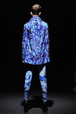 ヨハン クー(Johan Ku) 2012-13年秋冬コレクション - 青をテーマに繊細な精神の旅を表現｜写真36