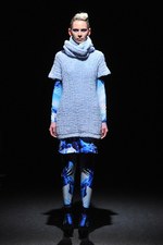 ヨハン クー(Johan Ku) 2012-13年秋冬コレクション - 青をテーマに繊細な精神の旅を表現｜写真39