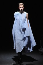 ヨハン クー(Johan Ku) 2012-13年秋冬コレクション - 青をテーマに繊細な精神の旅を表現｜写真44