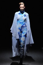 ヨハン クー(Johan Ku) 2012-13年秋冬コレクション - 青をテーマに繊細な精神の旅を表現｜写真45