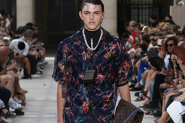 ルイ・ヴィトン 18年春夏メンズコレクションを六本木ヒルズ店で先行販売、限定バッグ発売も