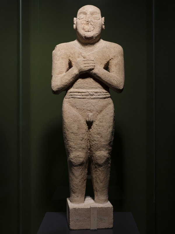 「祈る男」前2900～前2600年頃、タールート島出土、サウジアラビア国立博物館所蔵
