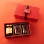 トラヤカフェ＆トラヤカフェ・あんスタンドのバレンタイン、あん×カカオ×ベリーのパフェやチョコ羊羹｜写真1